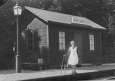 Josefina Ohlsson, stins på Åskebro station 1935